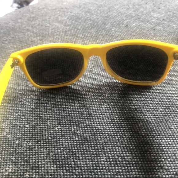 Plastic frame sunglasses. (New)Dazed and Confused - Picture 7 of 7